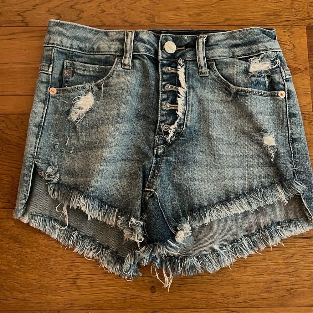Justusa cutoff shorts